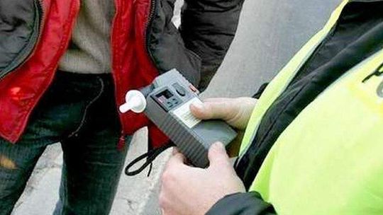 Policjant kazał przestawić auto, a potem zatrzymał za promile. Jest wyrok