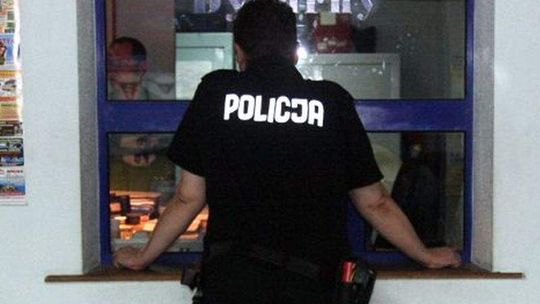 Policjant miał uciec z miejsca kolizji. Zastąpił trzeźwy kuzyn?