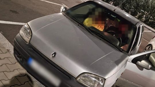 Policjant na wolnym zatrzymał pijanego kierowcę. Miał 2 promile i jechał bez prawa jazdy