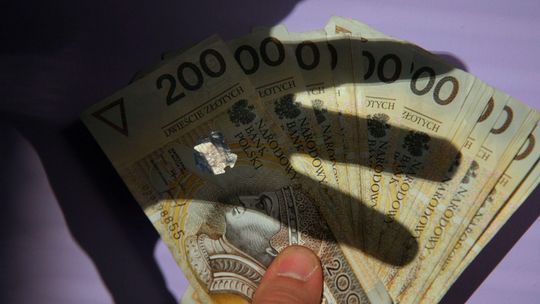 Policjant nie był prawdziwy. Ale stracone 200 000 złotych już tak