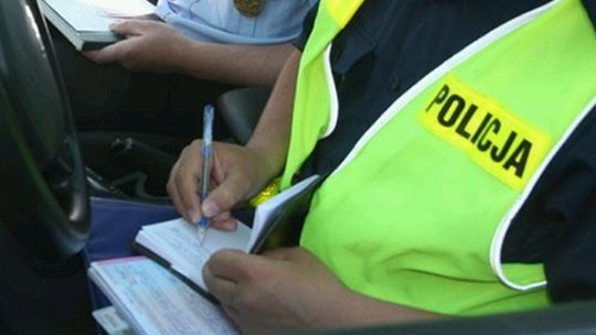 Policjant po alkoholu jechał nieoznakowanym radiowozem. Wpadł przez... kobietę