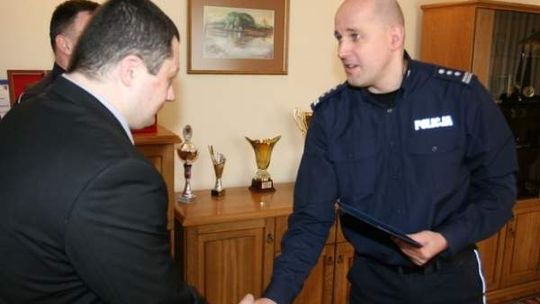 Policjant pobity przez bandytów wyróżniony przez komendatna wojewódzkiego