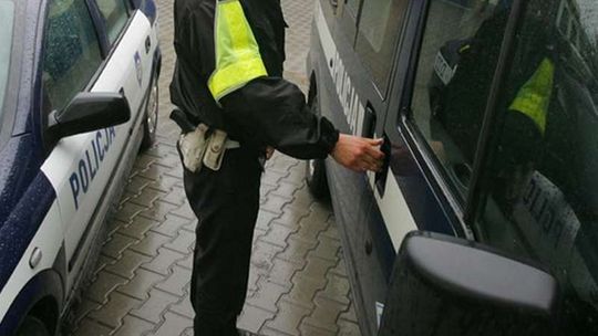 Policjant z 11-letnim stażem kierował gangiem i nękał policjantki? 