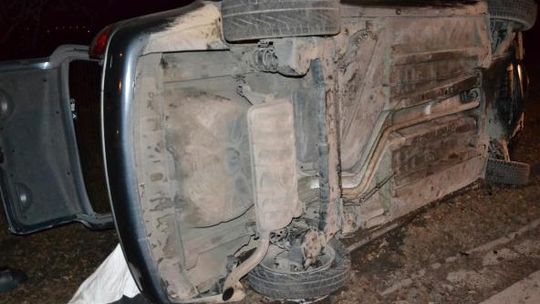 Policjant z drogówki zawieszony. Pozwolił jechać pijanej znajomej