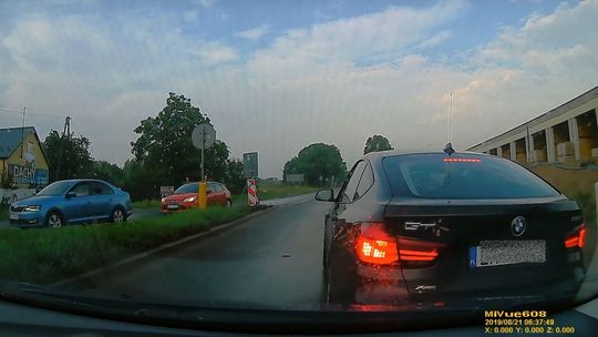 Policjant z nieoznakowanego BMW dostał mandat. Przyłapał go inny kierowca [wideo]