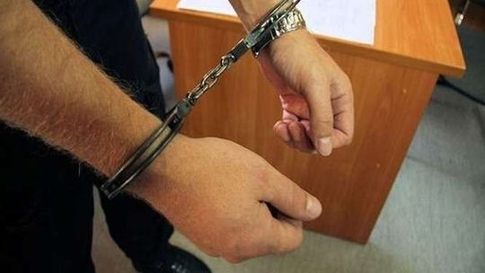 Policjant zabrał kluczyki. Kierowca rzucił się na niego z nożem i śrubokrętem