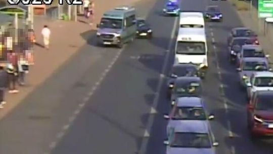 Policyjny pościg za volkswagenem ulicami Lublina. W środku groźny przestępca. Nagranie