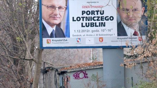 Politycy zapraszali na lotnisko, a podatnik płacił 