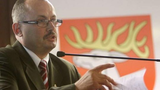 Polityk miał grozić śmiercią byłej żonie. Prokuratura umorzyła śledztwo