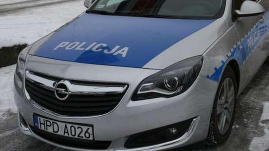 Półnagi szedł poboczem drogi. Nie chciał powiedzieć, gdzie mieszka