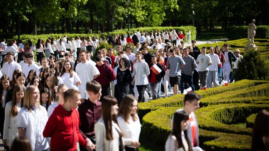 Polonez w lubartowskim parku. Tańczyli i świętowali - historycznie