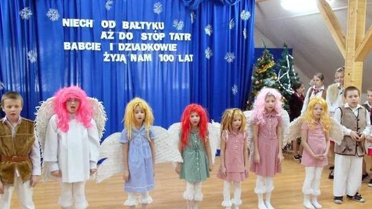 Połoski. Babcie i dziadkowie poszli do szkoły