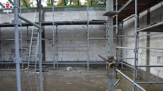 Połowa pracowników na budowie była pijana. 58-latek spadł z kilku metrów