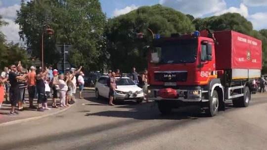 Polscy strażacy pomagają Szwedom gasić pożary lasów. Niesamowita reakcja mieszkańców [wideo]