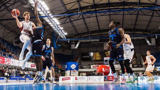 Polski Cukier Start przegrał w lidze ENBL i stracił szanse na awans. Koszykarska huśtawka nastrojów [zdjęcia]