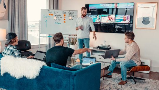 Polskie firmy technologiczne na rynku europejskim: jak wchodzą i wygrywają