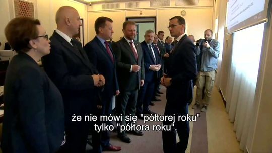 "Półtorej" czy "półtora"? Minister edukacji upomina premiera