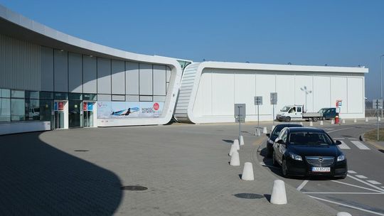 Pomachasz na pożegnanie. Terminal lubelskiego lotniska otwarty dla wszystkich