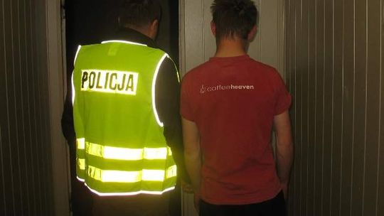 Pomagał sąsiadce, a później ją okradał