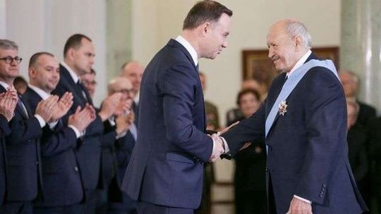 Pomnik misji Jana Karskiego stanie w Izbicy. Autor uhonorowany Orderem Orła Białego