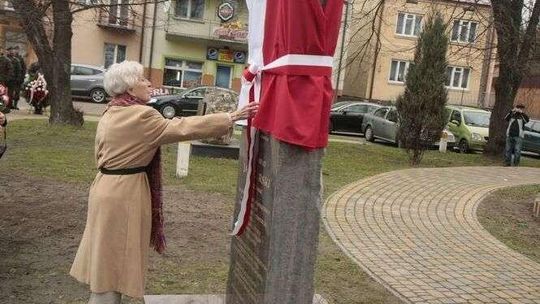 Pomnik w Izbicy upamiętnił 75-lecie misji Jana Karskiego [zdjęcia]