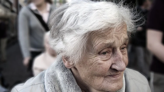 Pomoc dla seniora w Lublinie: Obiady na telefon. Gdzie zadzwonić?