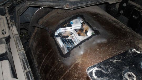 Pomogły psy i rentgen. Przerobione TIR-y z papierosami 