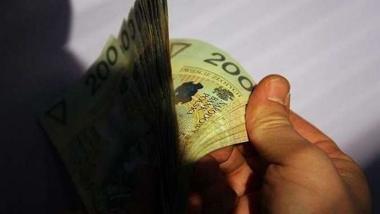 Pomogły wnieść zakupy a później okradły. Policja szuka oszustek