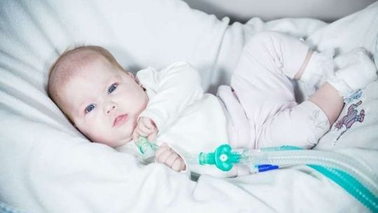 Pomóż Biance oddychać! Dziewczynka cierpi na Klątwę Ondyny