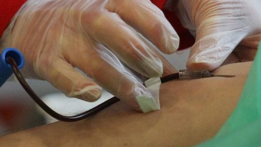 Pomyliła pacjentów przy przetaczaniu krwi. Chory na intensywnej terapii