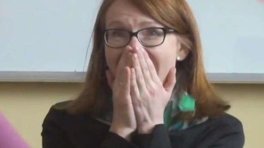 Pomysłowi uczniowie z Puław. Zobacz jak pożegnali swoją nauczycielkę (wideo)