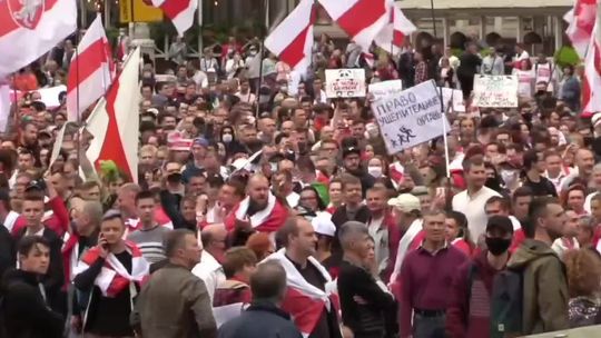 Ponad 100 tys. ludzi idzie w Marszu Jedności w Mińsku. Duże siły milicji i wojska w centrum miasta
