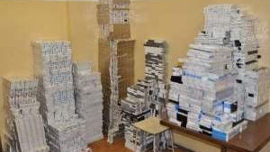 Ponad 13 tys. paczek papierosów ukrytych w busie