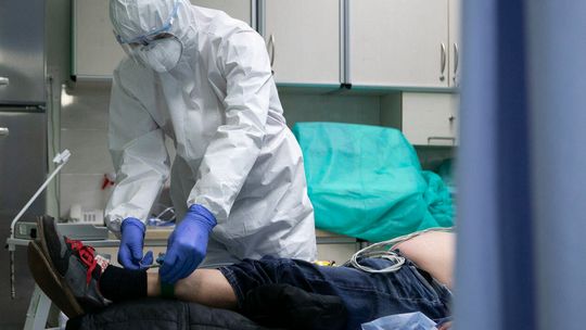 Ponad 2 mln zakażeń koronawirusem w Polsce. Tylko dzisiaj 26 405 przypadków i 349 zgonów