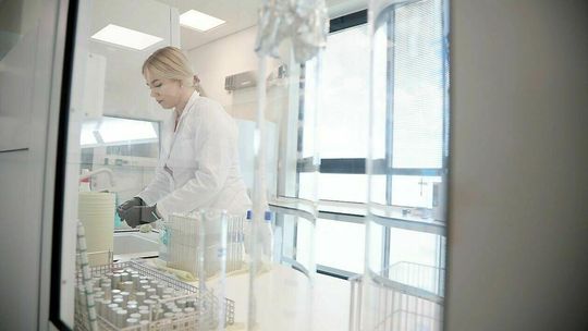 Ponad 3 mln złotych i zwolnienie z podatków dla lubelskiej firmy produkującej środki do dezynfekcji