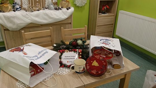 Ponad 30 tysięcy paczek dla seniorów. Fundacja Biedronki rusza z szóstym naborem programu „Radosne Święta”