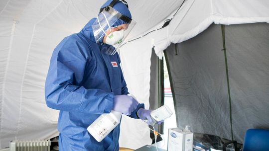 Ponad 31 tys. wykrytych zakażeń koronawirusem w Polsce. Zmarło aż 30 osób