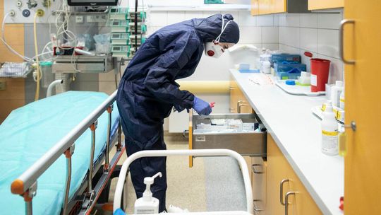 Ponad 500 pacjentów z COVID-19 w szpitalach. W kilku wczoraj już brakowało wolnych łóżek