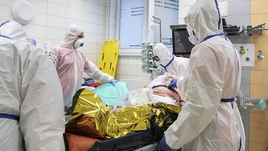 Ponad 6 tysięcy nowych osób zakażonych koronawirusem w Polsce. Nie żyje 346 osób