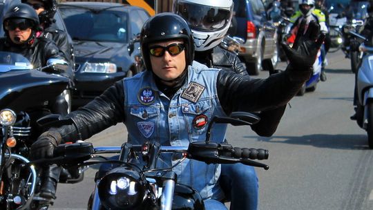 Ponad tysiąc motocyklistów nad Wisłą. Sezon rozpoczęty [zdjęcia, wideo]