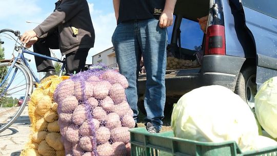 Poniatowa. Nowe stawki na targowisku okazały się dużym kłopotem