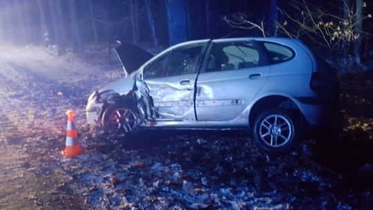 Poniatowa: Pijany kierowca renault zderzył się z BMW