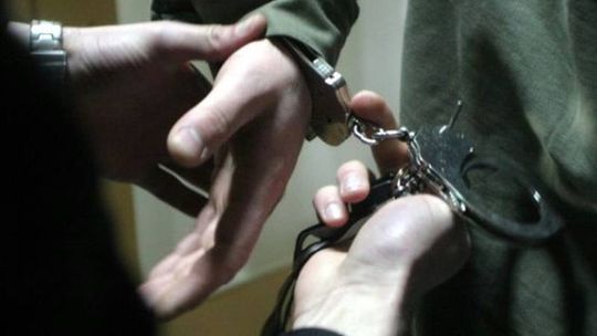 Poniatowa: Pijany rabuś uderzył kobietę, potem uciekł 