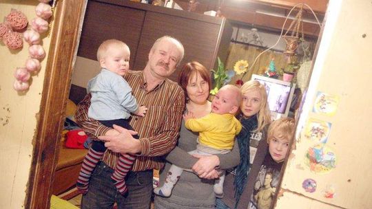 Popękały ściany domu. Mieszkańcy skarżą się na ciężarówki