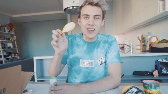 Popularny youtuber w Lublinie. Ma drugi największy kanał w Polsce. 625 mln wyświetleń