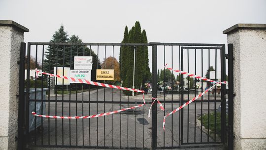 Pora zdjąć łańcuchy i kłódki. Od dziś cmentarze znowu są otwarte
