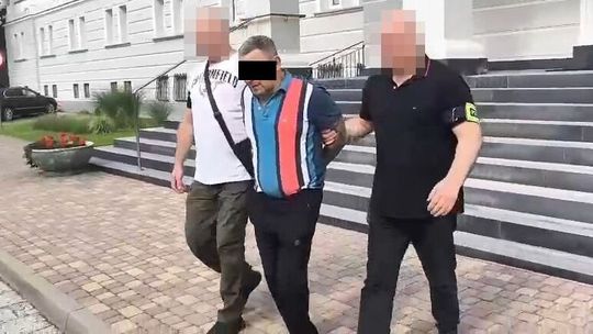 Porachunki i strzelanina pod pizzerią. Podejrzani zatrzymani w łukowskim mieszkaniu 