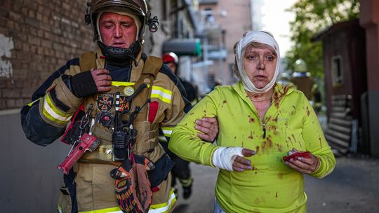 Poranek w hotelu we Lwowie. Jeden wybuch, drugi i kolejne bardzo blisko