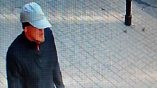 Poranny napad na sklep przy ulicy Lubartowskiej w Lublinie. Jego szuka policja