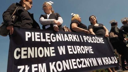 Porozumienie w sprawie pielęgniarek. Mimo sprzeciwu centrali związków